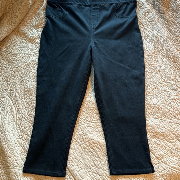 SPANX Pull-On Capri Jeans - Picture 6 of 11